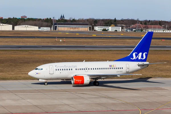 En Boeing 737-683 av Sas (Scandinavi — Stockfoto