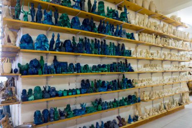 Hediyelik eşya dükkanında Luksor, Mısır.