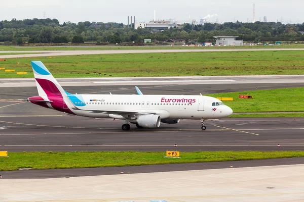 Düsseldorf Havaalanı'nda Eurowings uçak
