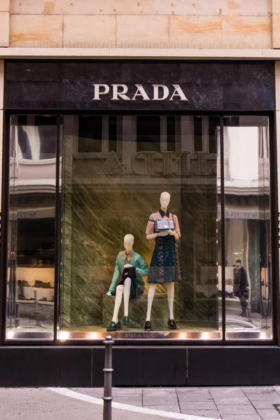 프라다 로고입니다. 이탈리아 패션 라벨 — 스톡 사진