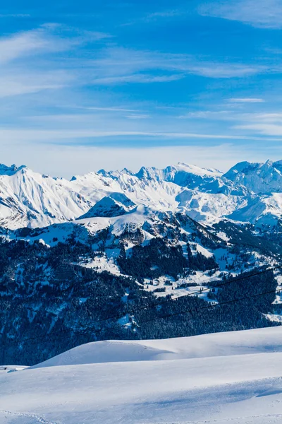 Montañas cubiertas de nieve —  Fotos de Stock