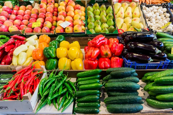 Mercado com vários vegetais . — Fotografia de Stock