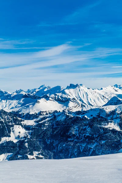 Berge mit Schnee bedeckt — Stockfoto