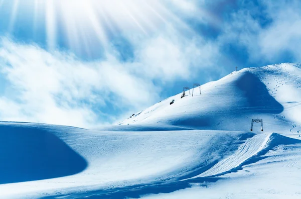Montagnes sous la neige en hiver — Photo