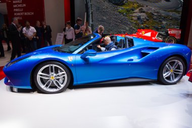 2015 Ferrari 488 Örümcek