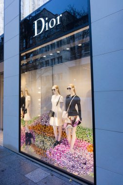 Dior pencere görünümünü depolamak