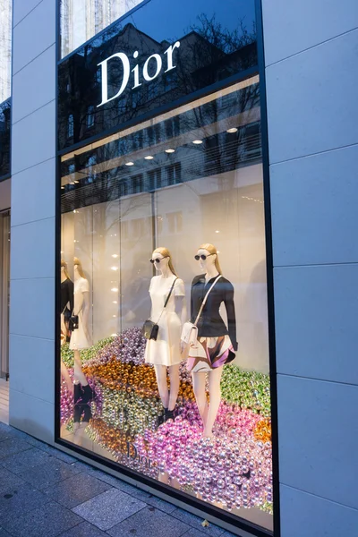 Window view of Dior store — Stock Photo, Image