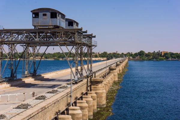 Sluice gate on the Nile river — Stock Photo, Image