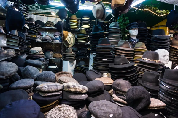 Sombreros, boinas y demás tocados — Foto de Stock