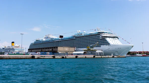 Navio de cruzeiro da classe real — Fotografia de Stock