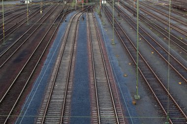 Demiryolu tren rayları