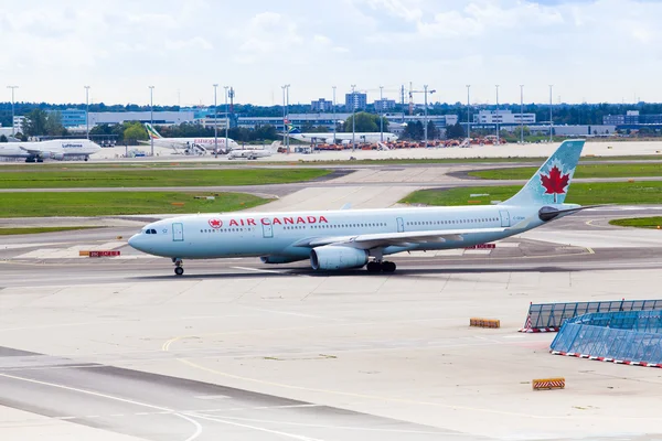 加拿大飞机 — 图库照片