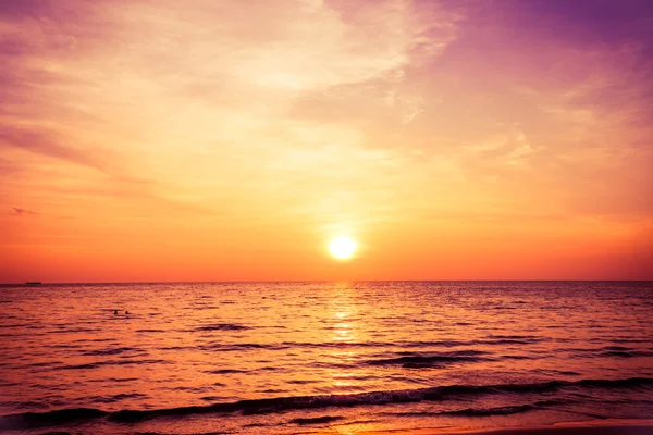 Beautiful sunset over sea — Stock Photo, Image