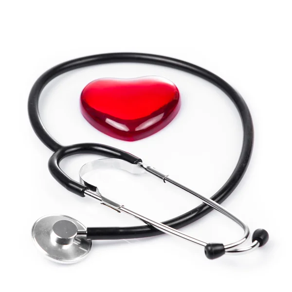 Corazón rojo y un estetoscopio. — Foto de Stock