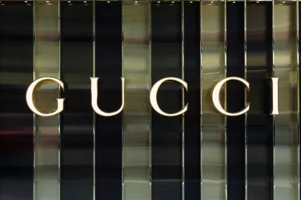 Gucci signage at store entrance. — Stock Photo, Image