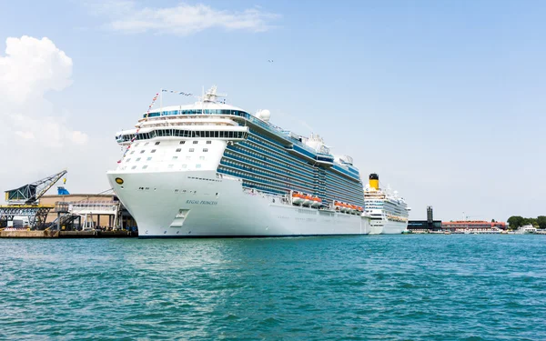 Bateau de croisière de classe royale — Photo