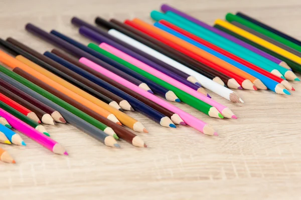 Lápis na mesa de madeira — Fotografia de Stock