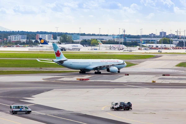 加拿大飞机 — 图库照片