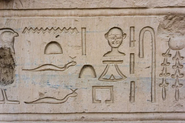 Alte ägyptische Hieroglyphen — Stockfoto