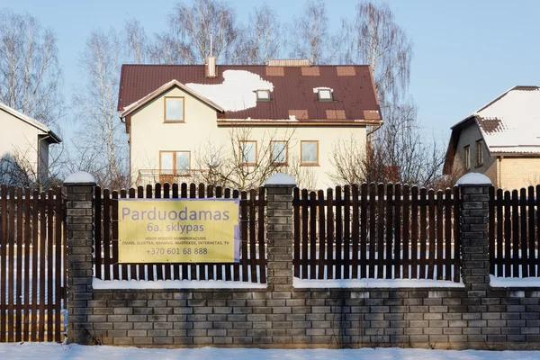 Ankündigungen zum Verkauf von Bauernhäusern — Stockfoto