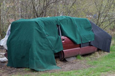 İçeride araba bums ve bağımlıları geceyi.