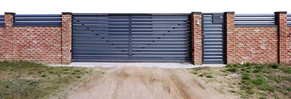 Rural fence from figured red bricks — Stockfoto