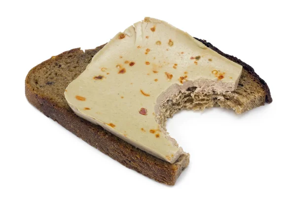 Sandwich van zwart brood en lever pate — Stockfoto