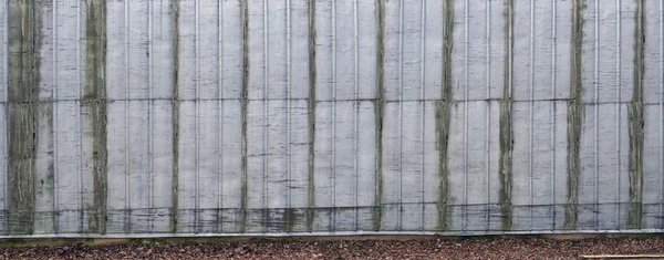 Mur solide à partir de feuilles de fer galvanisé toiture — Photo