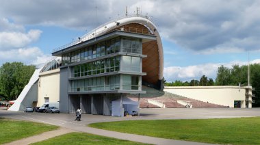  Şarkı tiyatrosunun idari ve stüdyo kanadı