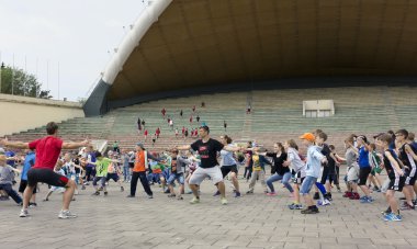 Genç sporcuların sabah toplu eğitimi