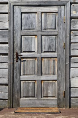 Rustik tarzı olmayan boyalı kapı 