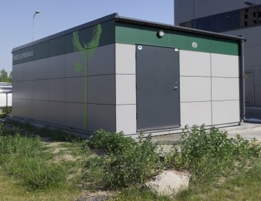 Kullanılan plastik şişe satın kadar Modern yeşil nokta