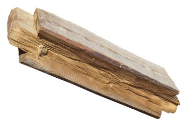 Eski bir köy evinin çam sarısı küçük kütüğü. Beyazda izole edilmiş