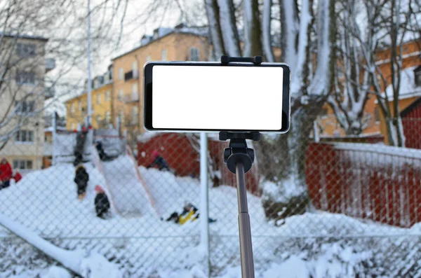 Stadslandskapet Filmas Med Telefon Selfiepinne — Stockfoto