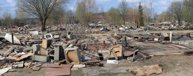 Avrupa 'da bir panoramada büyük bir çöp yığını. Çevre kirliliğine bir örnek 