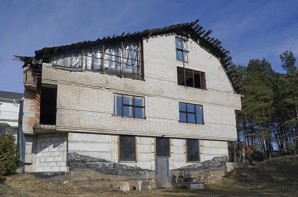 A casa esquecida na floresta — Fotografia de Stock