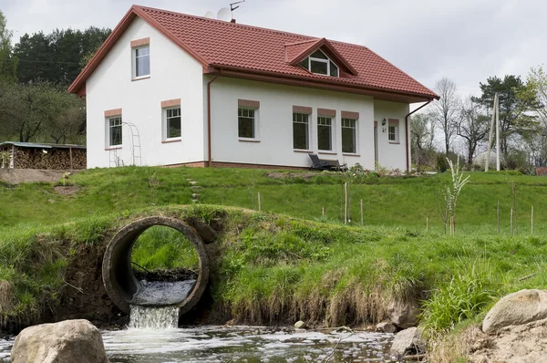 Spring hotel on hill — Stock Photo, Image