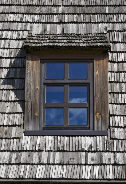 Rustikales Fenster — Stockfoto