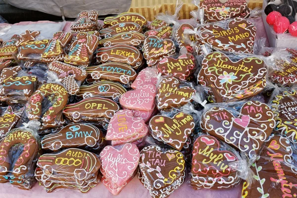 Творческие торты на уличном рынке — стоковое фото