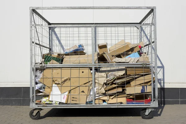 Contenedor para basura de papel y cartón — Foto de Stock