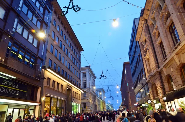 Sunday November night in the commercial center of Helsinki — Stock Photo, Image