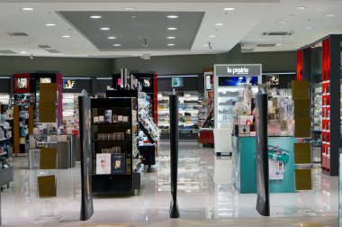 Xmas Kristiana  perfume shop 