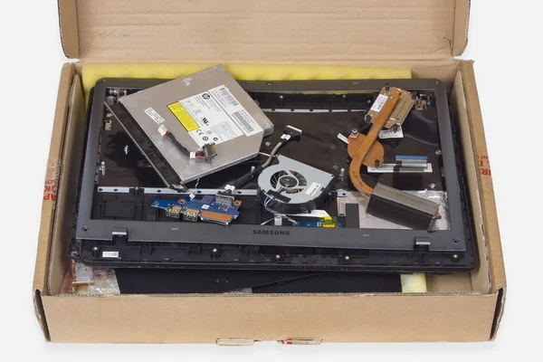 Samsung brand disassembled laptop — Stock fotografie