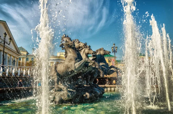 Fuente géiser (Las cuatro estaciones ) — Foto de Stock