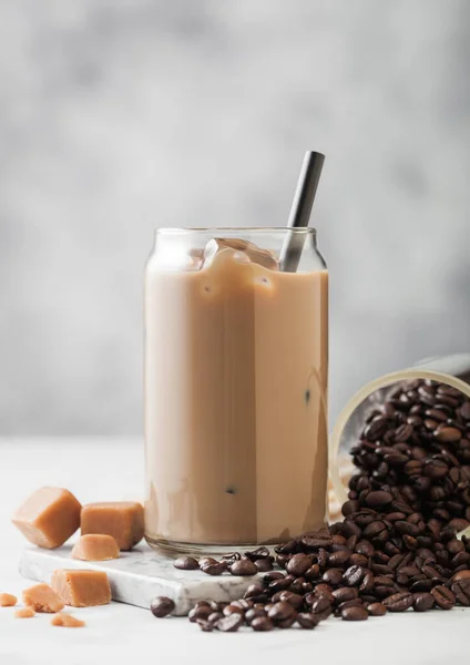 Kallt Iskallt Kaffe Med Mjölk Glas Med Burk Färska Kaffebönor — Stockfoto