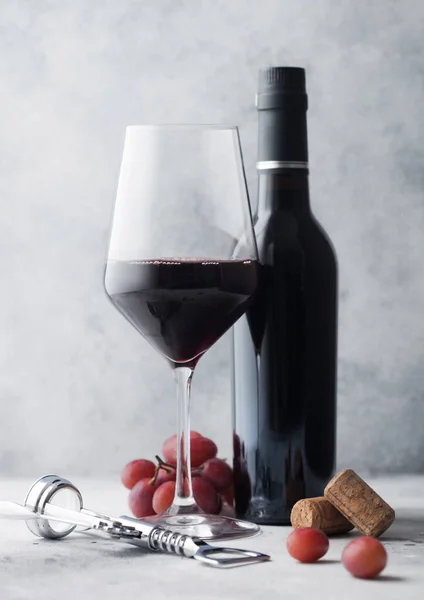 Mini Fles Rode Wijn Met Glas Kurken Met Stalen Kurkentrekker — Stockfoto