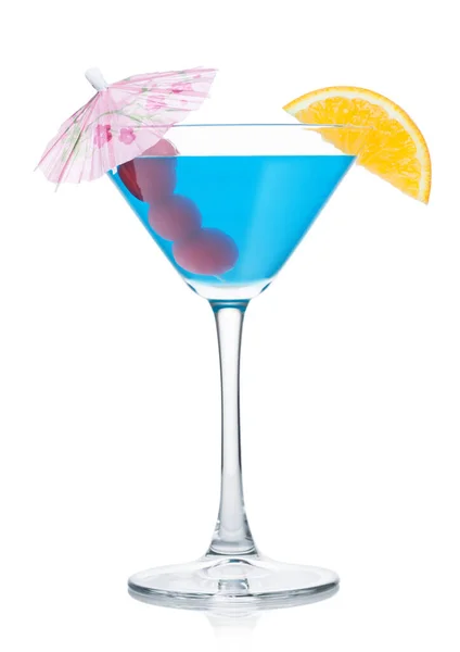 Blauwe Lagune Cocktail Martini Glas Met Sinaasappelschijfje Zoete Kers Met — Stockfoto