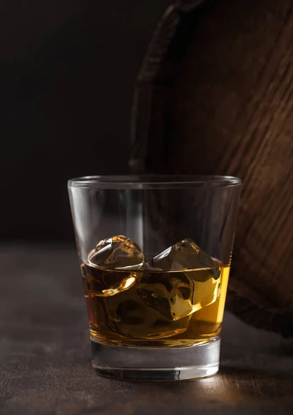 Glass Ice Cubes Scotch Whiskey Next Wooden Barrel Black Background — Fotografia de Stock