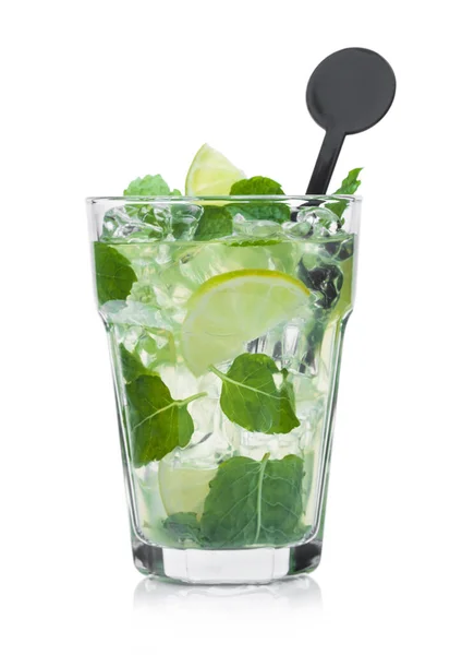 Glas Mojito Sommer Alkoholischer Cocktail Mit Eiswürfeln Minze Und Limette — Stockfoto