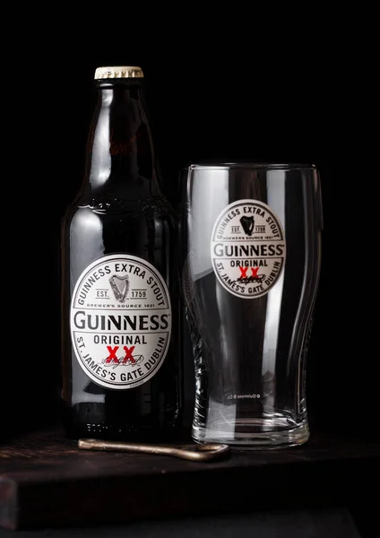 Londen April 2018 Origineel Glas Fles Guinness Extra Stout Bier — Stockfoto